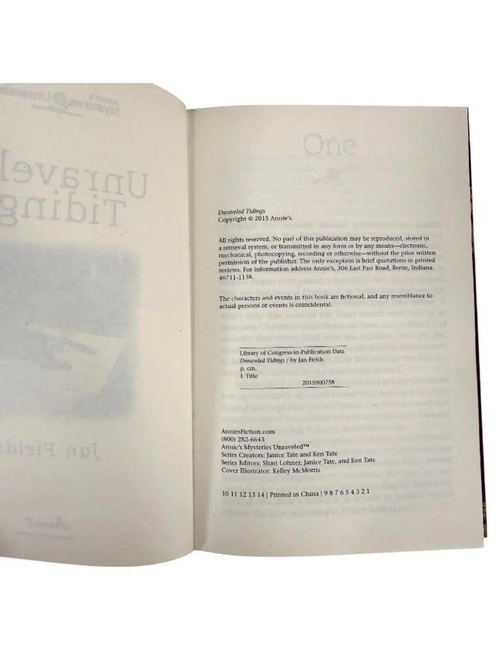 Annies Mysteries Unraveled Series HC Book Designs To Die For & Unraveled Tidings